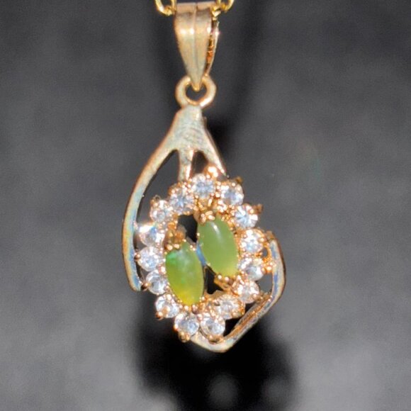 Vintage Jade Pendant Necklace, Dolphin Ore 18K Gold Electroplate - Picture 3 of 10